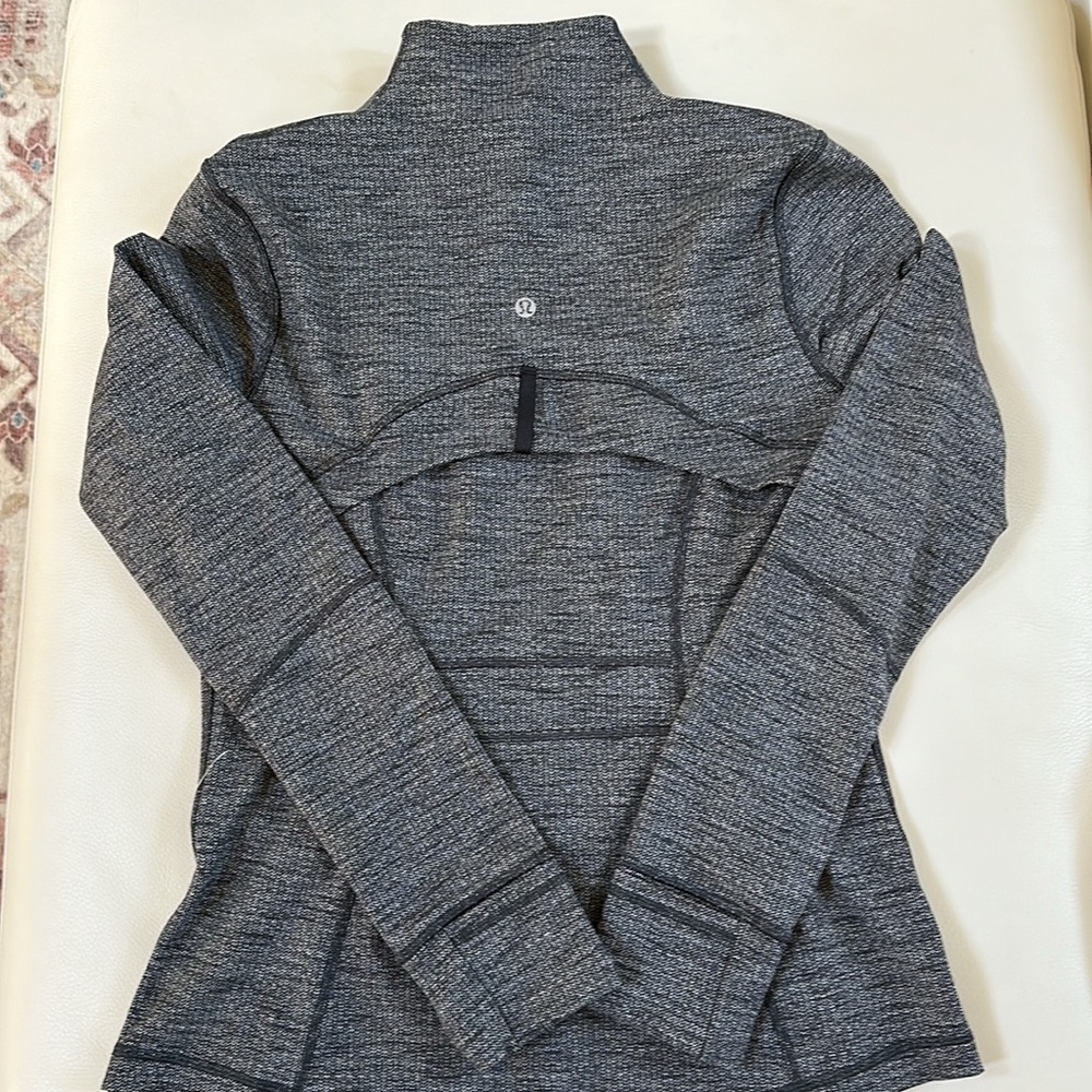 Lululemon zip up jacket. size 8 - Picture 3 of 3